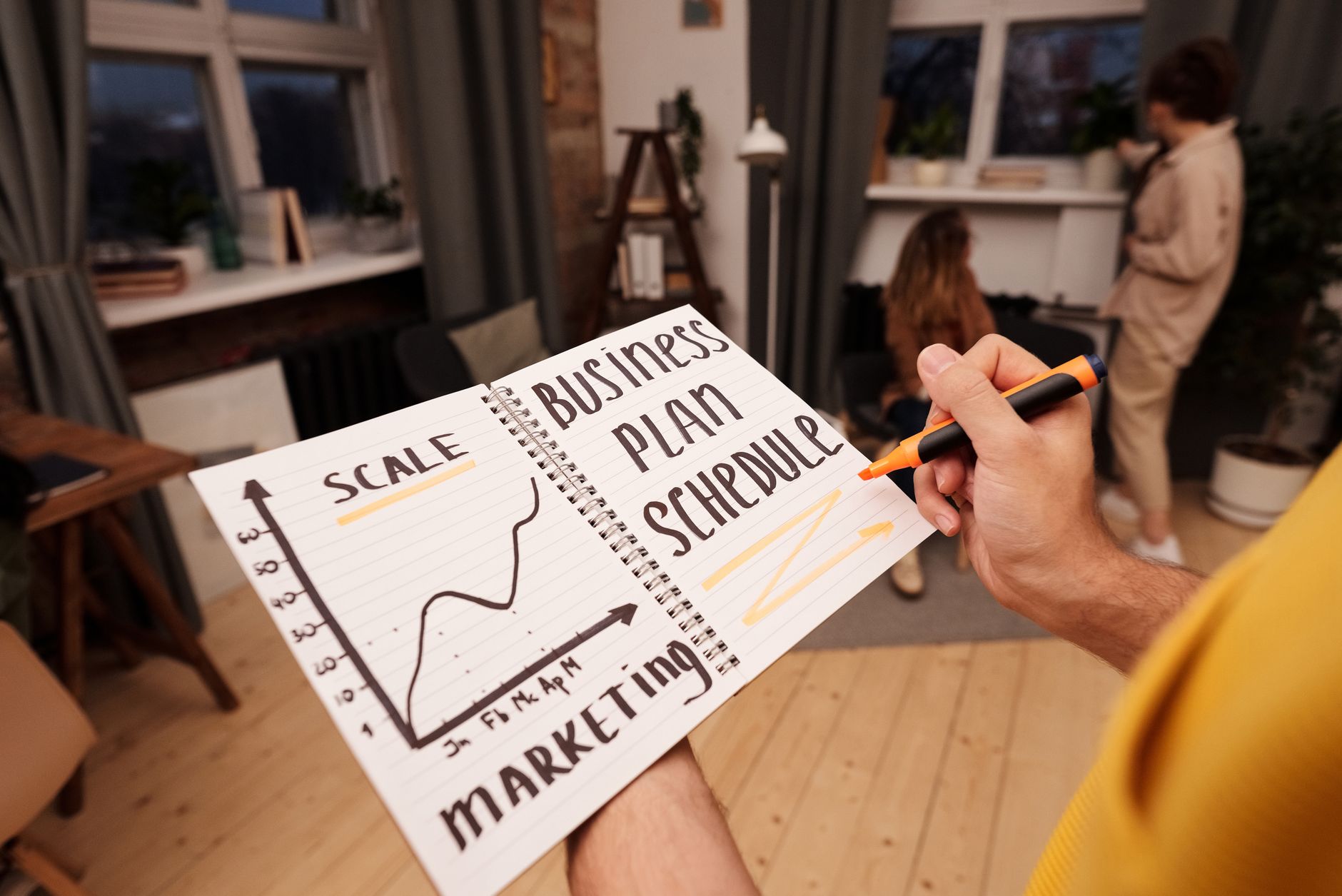 Carnet avec un calendrier d actions et de marketing
